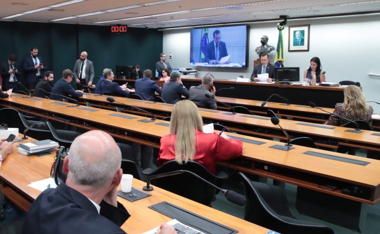 Comissão chama Mauro Vieira para explicar política externa e conflito no Oriente Médio