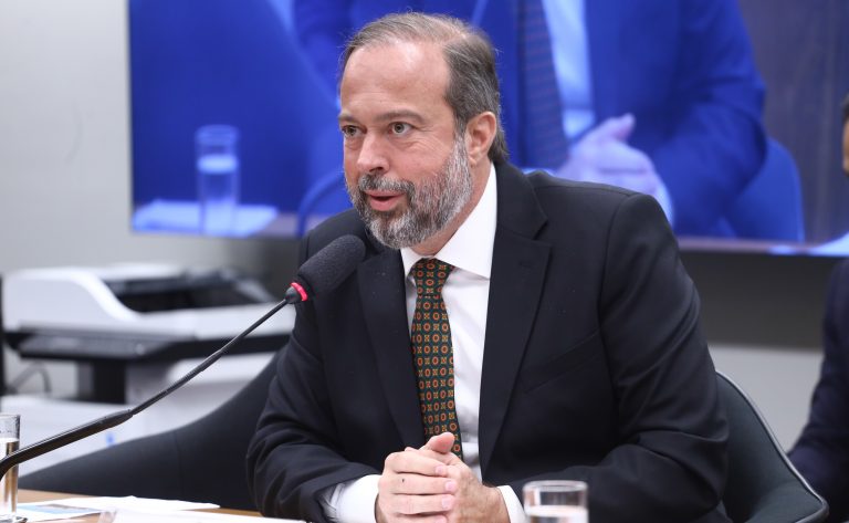 Comissão de Minas e Energia da Câmara ouvirá ministro Alexandre Silveira na quarta-feira