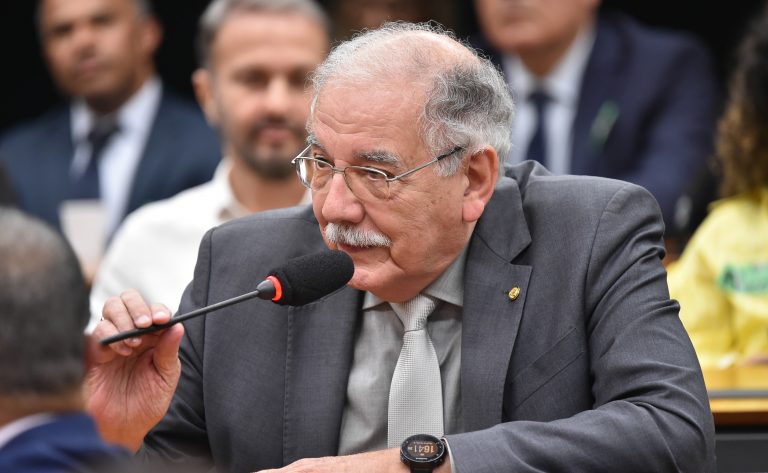 Câmara dos deputados promove debate sobre a valorização da clínica médica