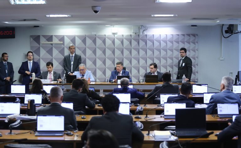 CPMI do INSS adia depoimentos após ausência de convocados