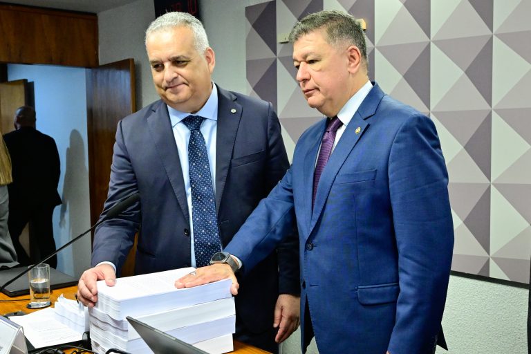 Comissão do INSS avalia parecer final que recomenda indiciamento de 218 indivíduos