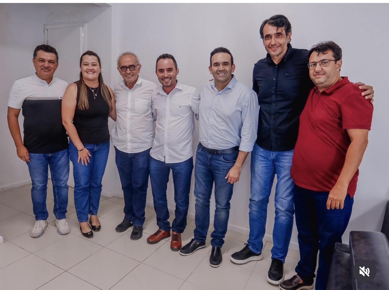 Entre boatos de desistência, Cícero Lucena avança no Sertão e fortalece base em Sousa com apoio de Márcio das Bancas e Larúcia Sá