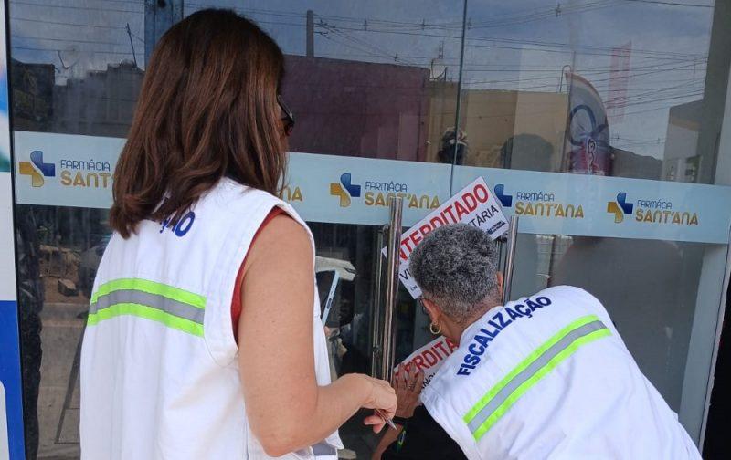 Escândalo sanitário: fiscalização do MPPB fecha três farmácias e apreende produtos adulterados, em Sousa