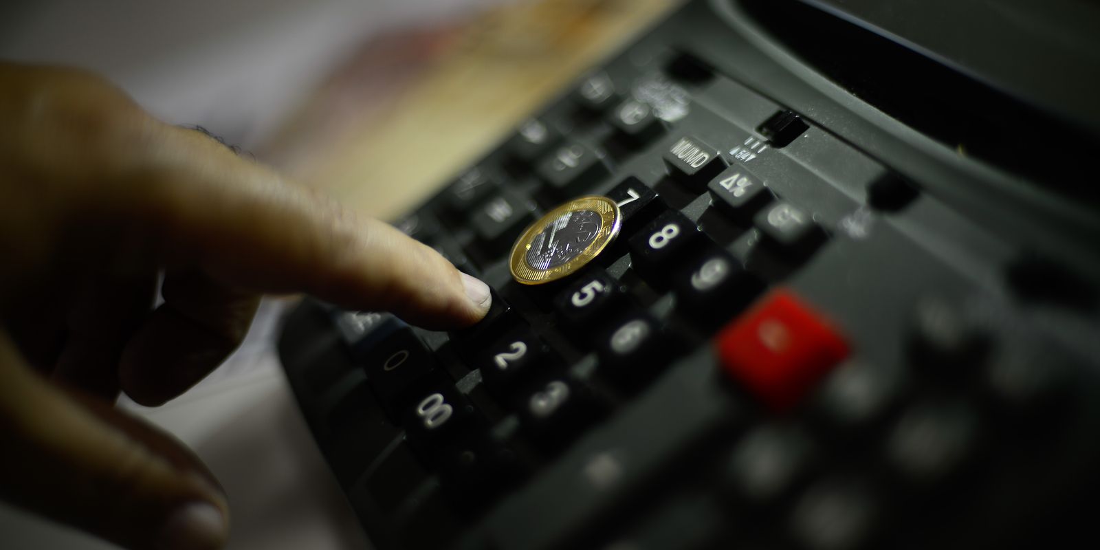 Inflação anual recua para 3,81% e IPCA de fevereiro registra alta de 0,7%