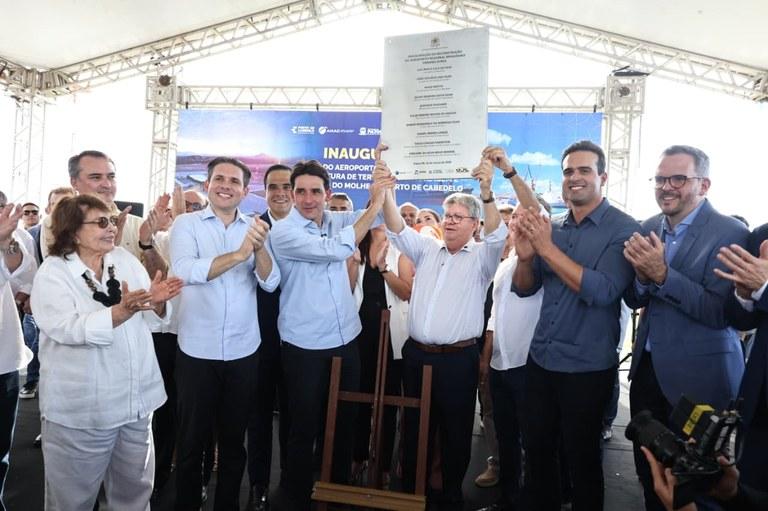 Ministro de Lula e governador da Paraíba inauguram aeroporto de Patos, no Sertão