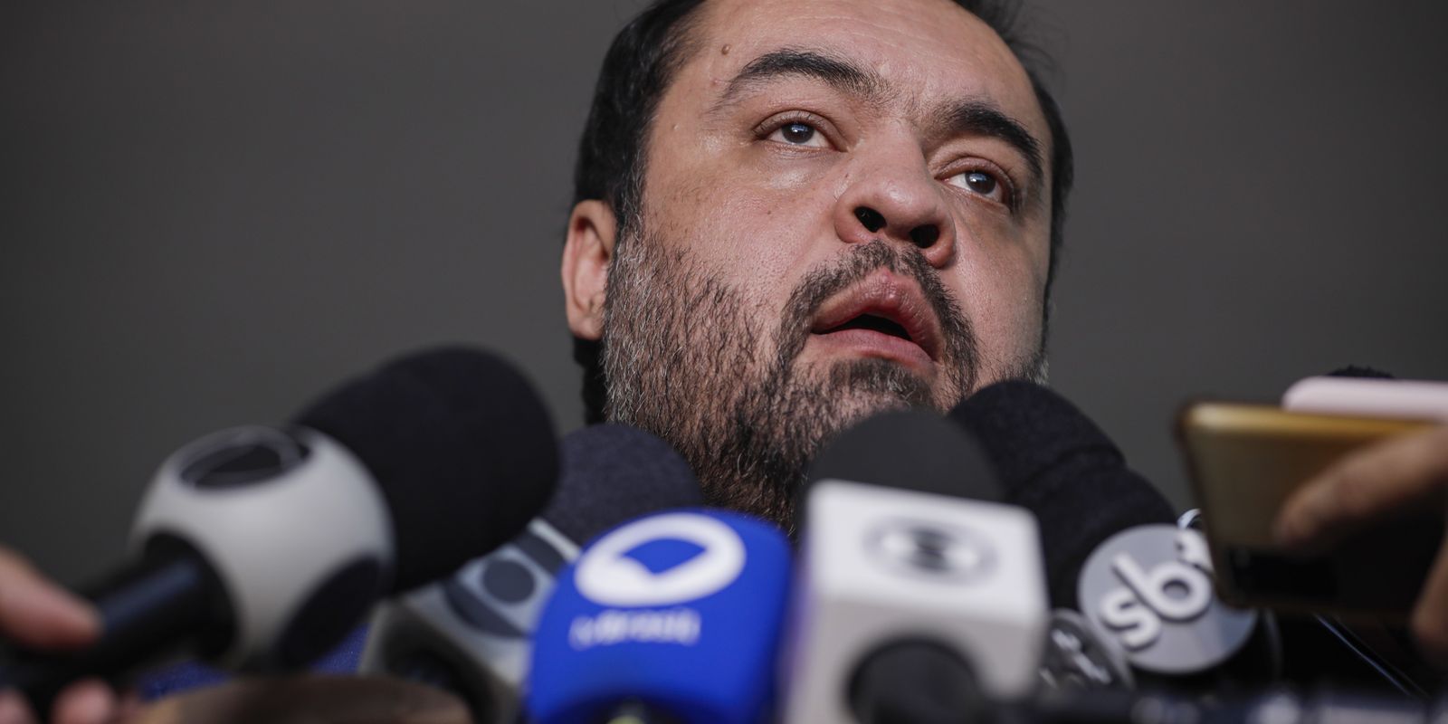 Ministro do TSE adia julgamento que pode cassar governador do Rio