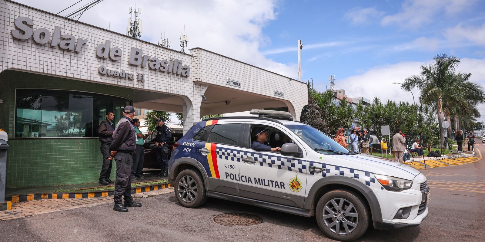 Moraes mantém restrições para visitas de filhos de Bolsonaro em prisão domiciliar