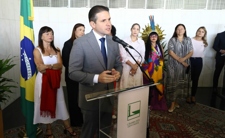 Motta anuncia prioridade para projetos da bancada feminina neste mês