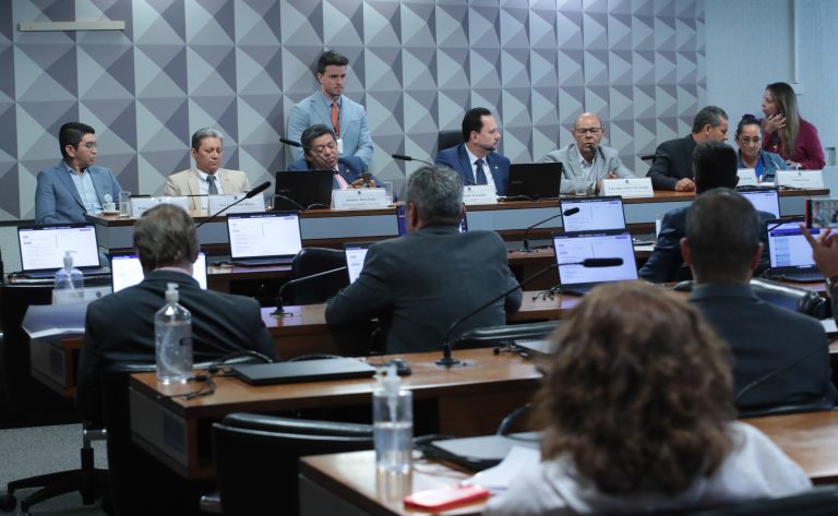 Pescadores solicitam o fim de exigências burocráticas no seguro-defeso