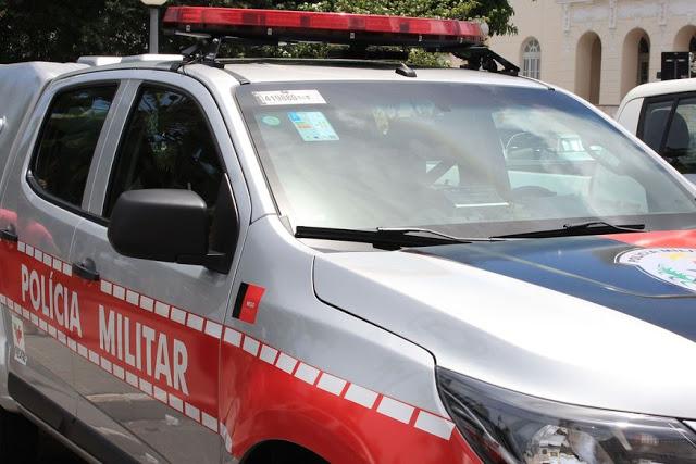 Polícia Militar frustra assalto em loja no Centro de Cajazeiras e apreende arma, moto e objetos usados no crime