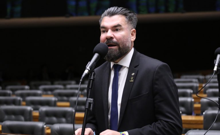 Proposta legislativa concede porte de arma a fiscais do Procon pelo país