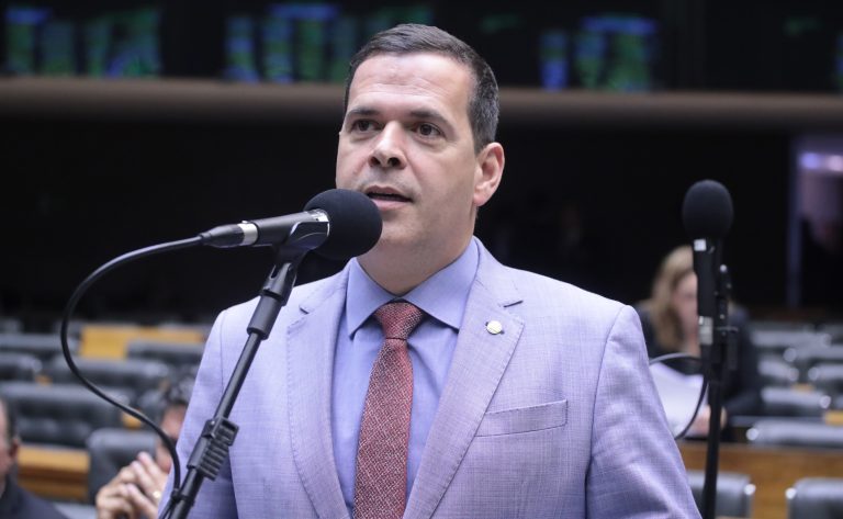 Projeto de lei busca definir a atuação de leiloeiros em vendas imobiliárias