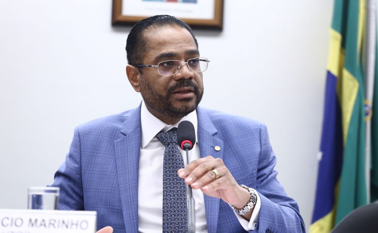 Proposta legislativa estabelece limite de 15 dias para respostas a reclamações de consumidores