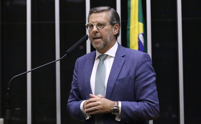 Projeto de lei busca implementar testes rápidos para identificar metanol em bebidas
