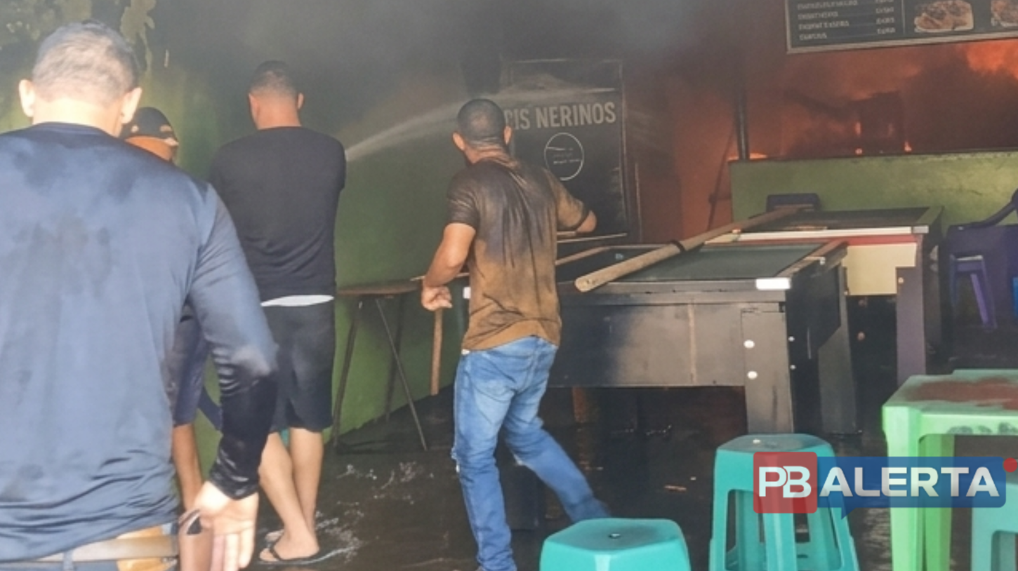 PROPOSTA CHOCANTE : homem incendeia casa e bar após namorada recusar “relação a três” no Sertão da Paraíba