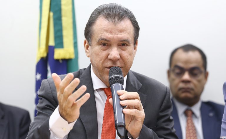 Redução da jornada e regulamentação de aplicativos são prioridades para o Congresso, afirma ministro do Trabalho