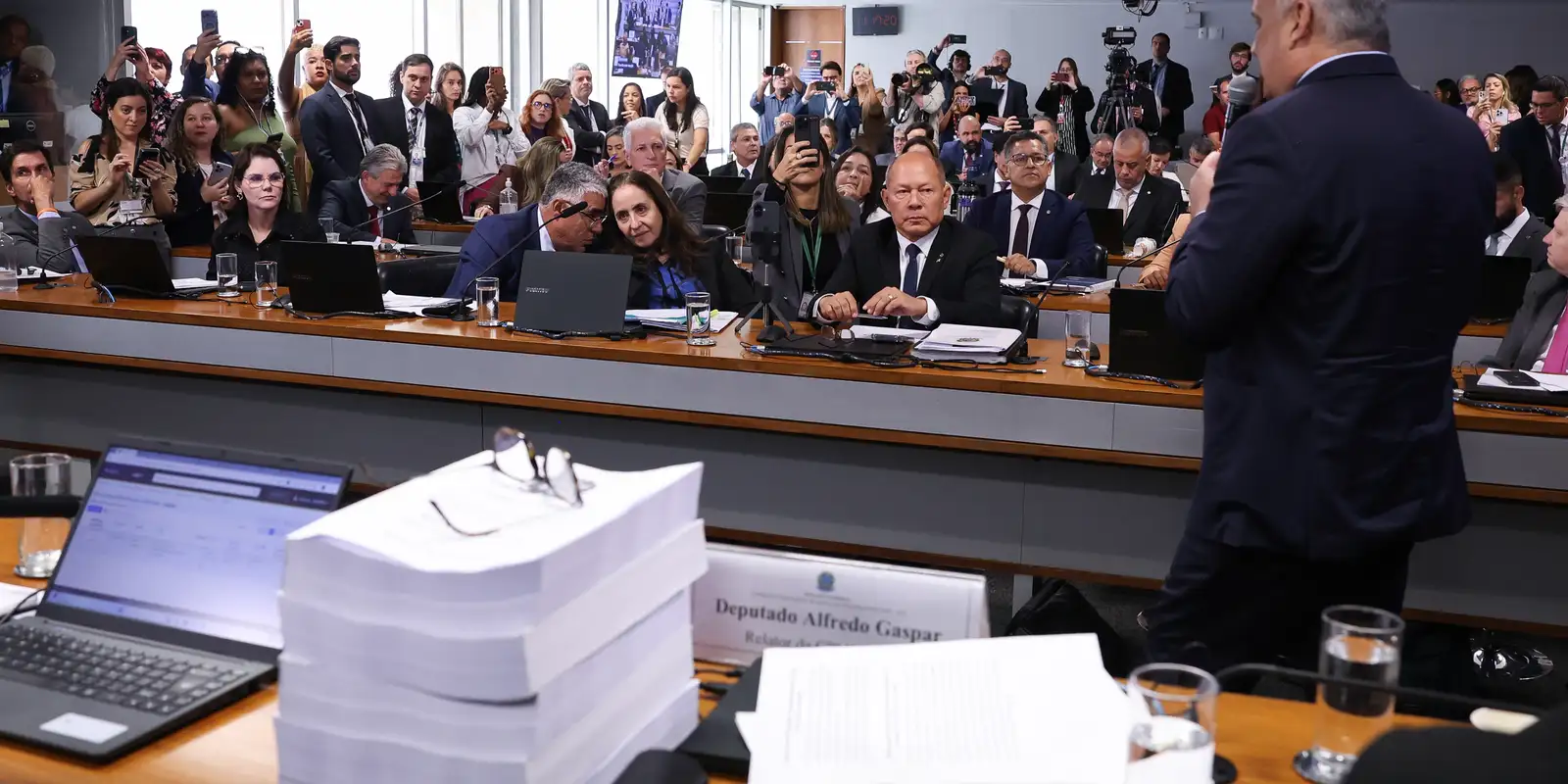 CPMI do INSS propõe indiciamento de 216 envolvidos em esquema