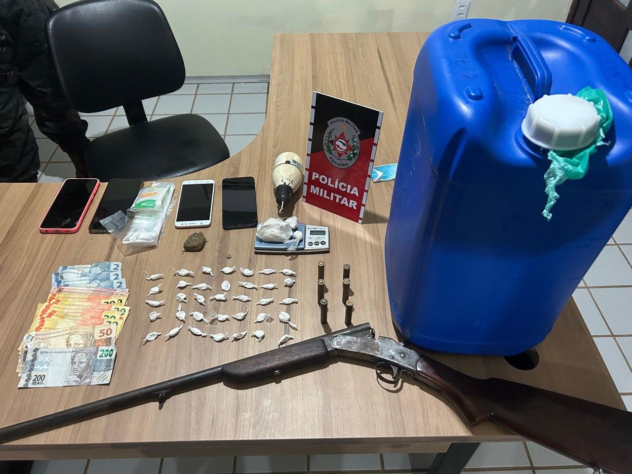 ROTAM Estoura Boca de Fumo e apreende arma, drogas e “Loló” em Marizópolis