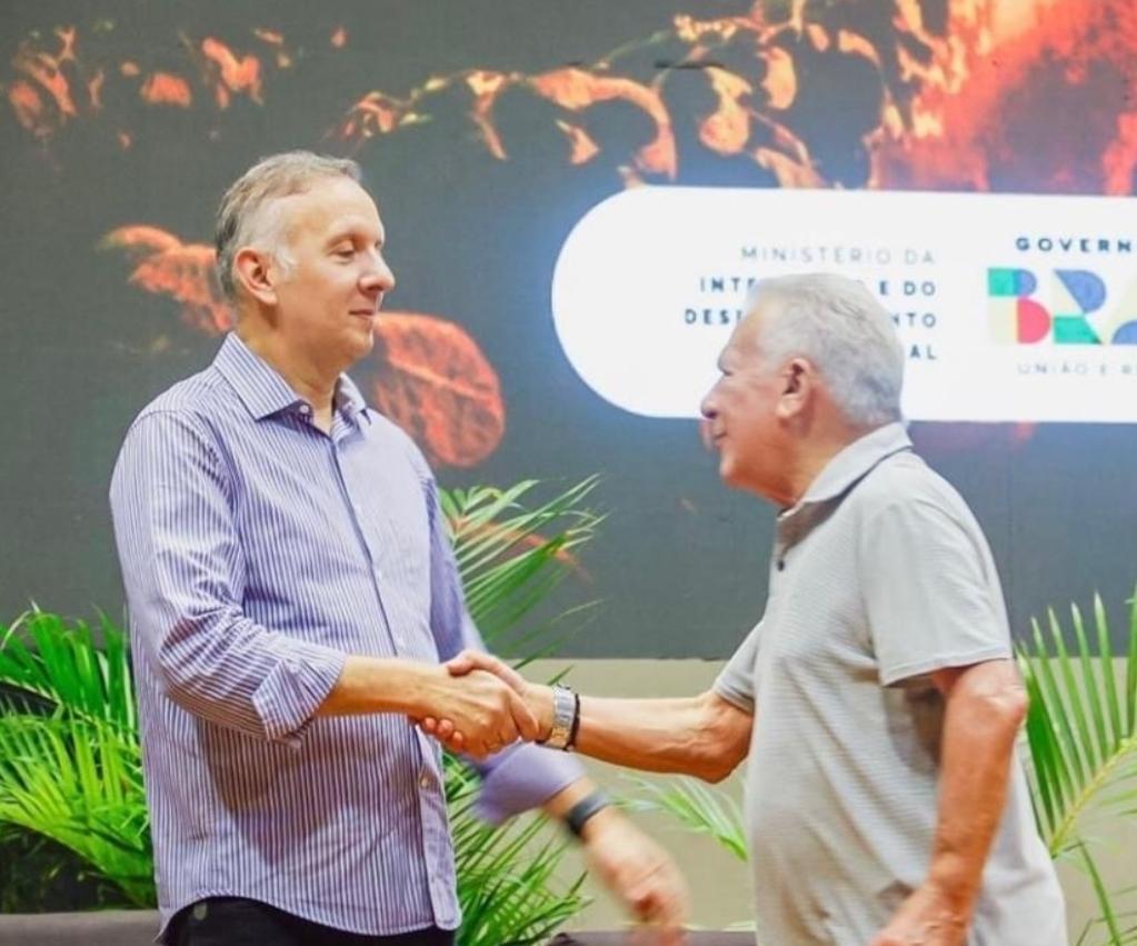 Zé Aldemir e Aguinaldo Ribeiro vão a ministro para viabilizar aparelho de ressonância no Hospital Regional de Cajazeiras