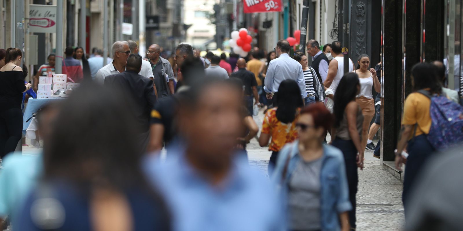 Inicia pagamento do abono salarial para nascidos em março e abril