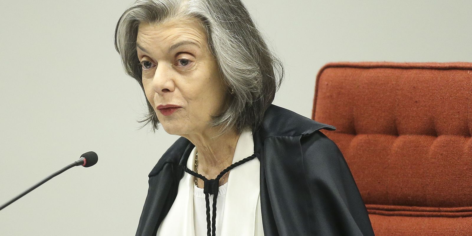 Cármen Lúcia adianta votação para escolha de novos líderes no TSE