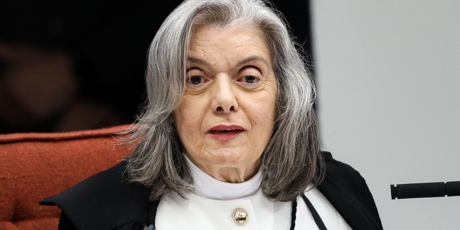 Cármen Lúcia aponta gravidade da crise de confiança no Judiciário