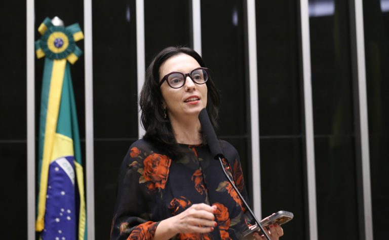 Comissão aprova projeto que define acesso a medicamentos como direito humano