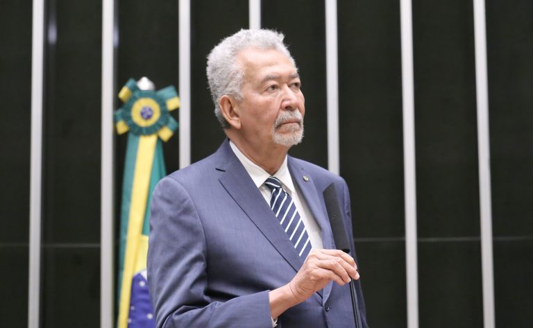 Comissão aprova proposta que exige meio de pagamento em conta-salário