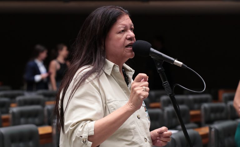 Câmara aprova piso de R$ 5,5 mil para assistentes sociais; proposta segue para o Senado