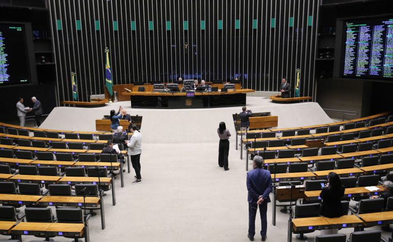 Câmara dos Deputados avalia pedidos de urgência para projetos de lei