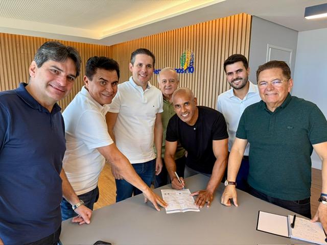 Ex-comandante da PM aceita convite de Hugo Motta e se filia ao Republicanos