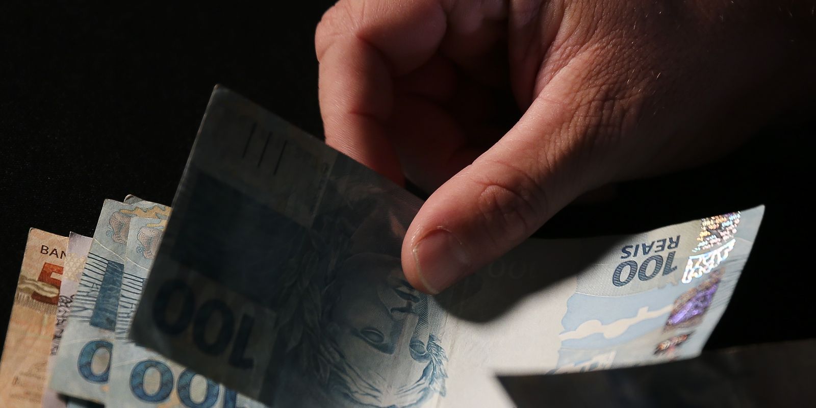 Governo estuda liberação do FGTS para quitação de débitos, revela Durigan