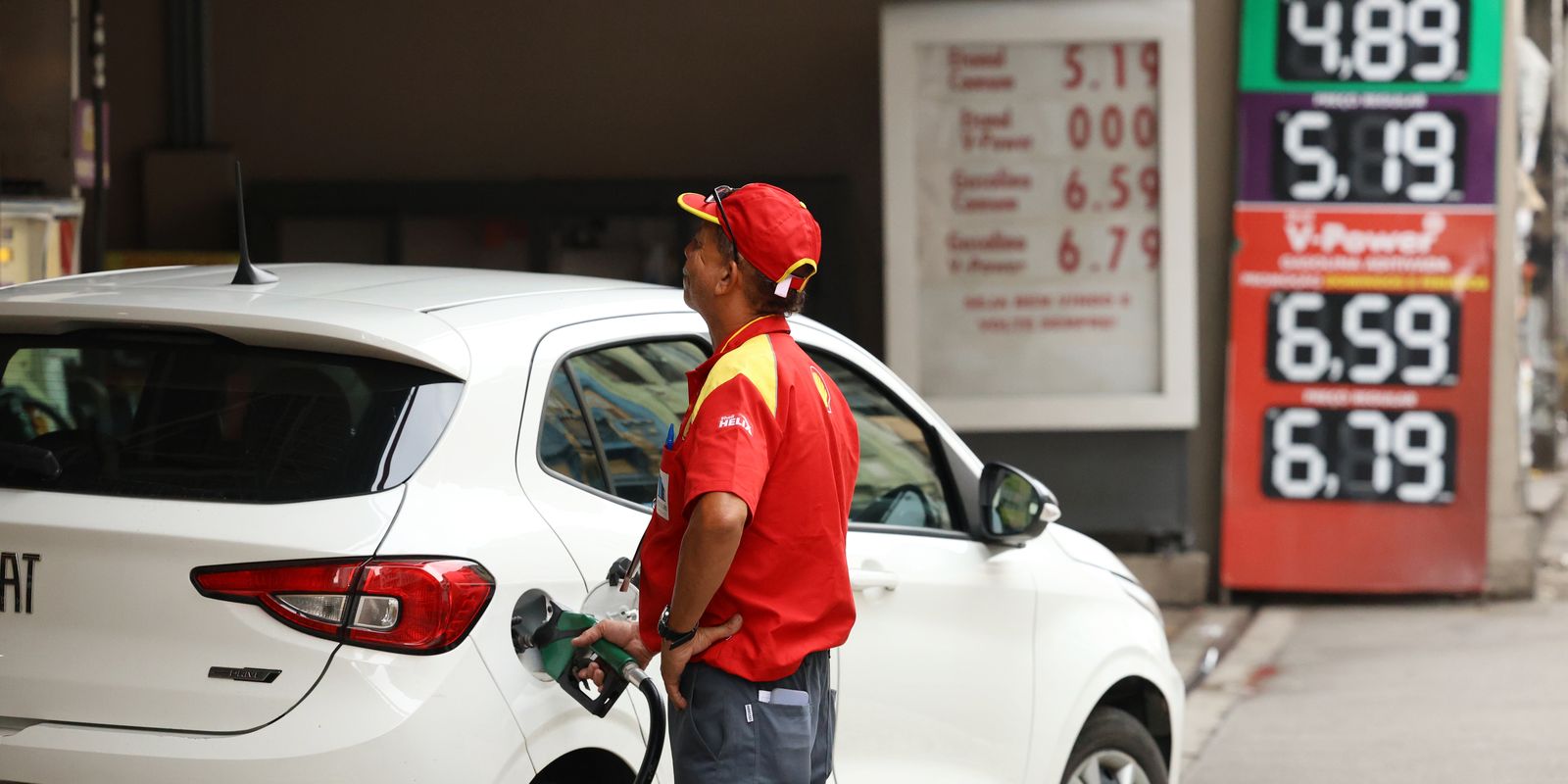 Governo propõe uso de receitas excedentes do petróleo para desonerar combustíveis