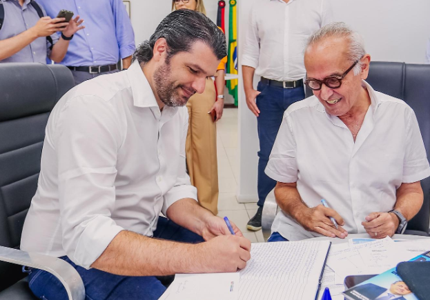 Leo Bezerra toma posse como prefeito de João Pessoa após saída de Cícero Lucena, nesta segunda-feira (6)