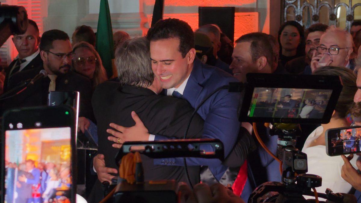 Lucas Ribeiro toma posse como governador da Paraíba, anuncia políticas de inclusão e rebate críticas da oposição