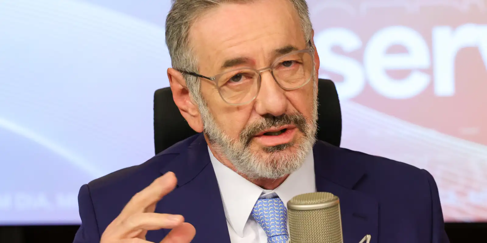 Ministro defende industrialização de minerais críticos no Brasil