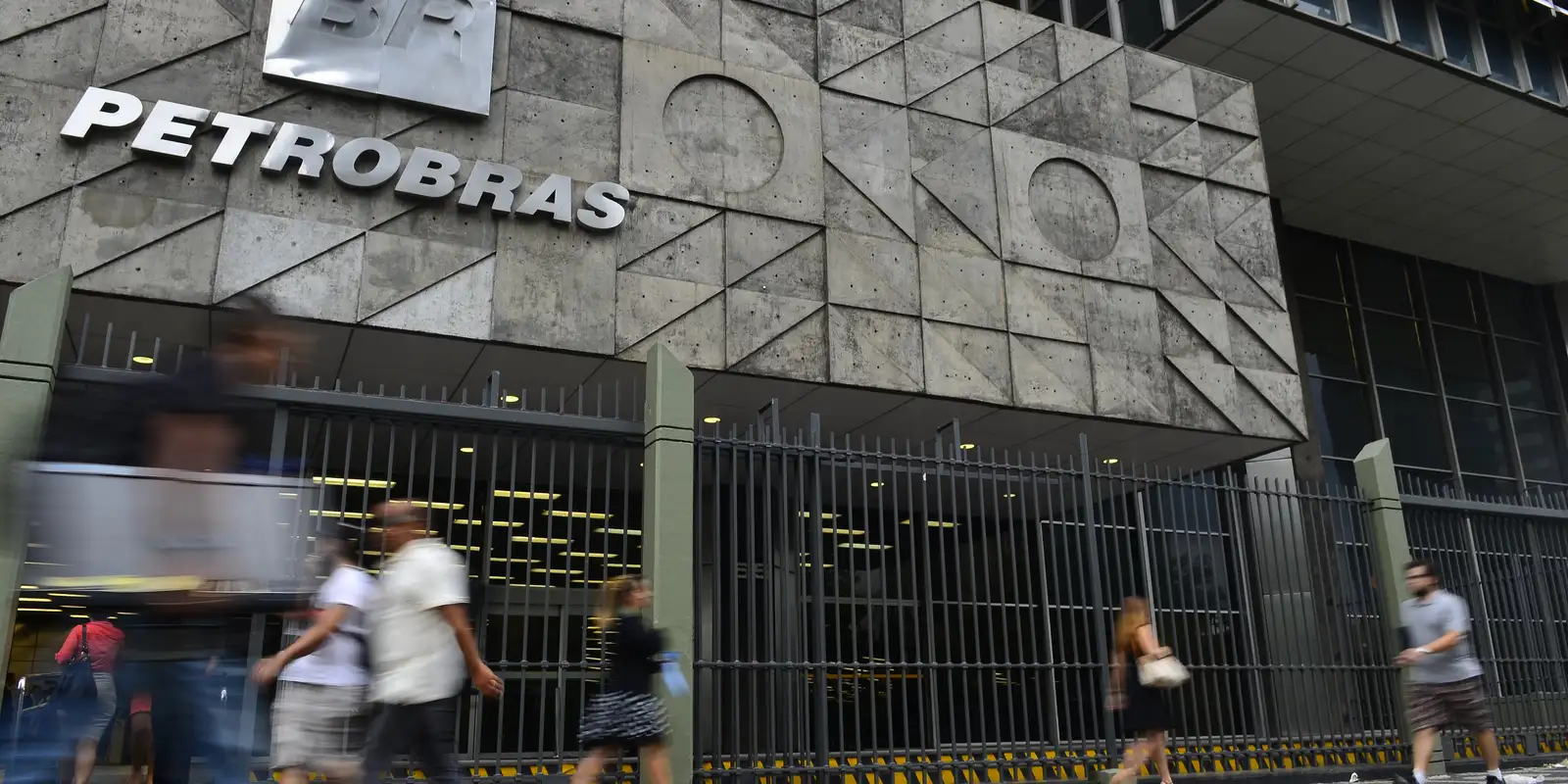 Petrobras afasta diretor após leilão de gás com ágio de 100%