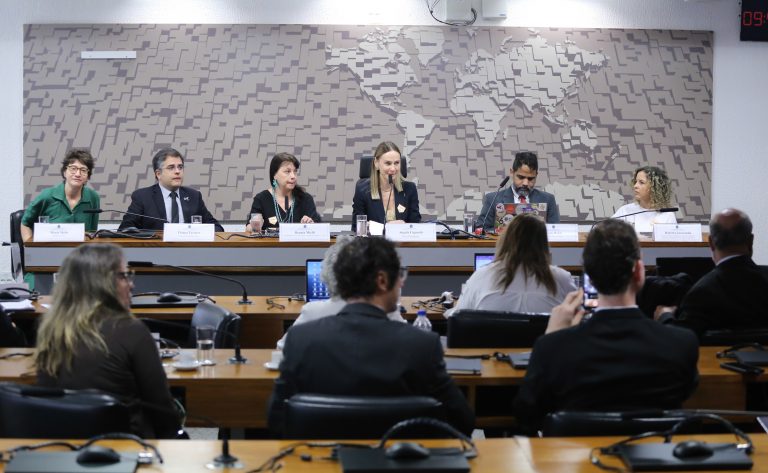 Conselho de Comunicação destaca a necessidade de mais estudos sobre a saúde mental de jornalistas