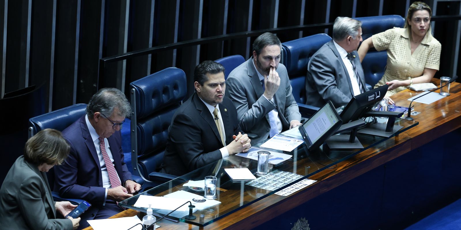 Senado valida estágio como tempo de experiência profissional