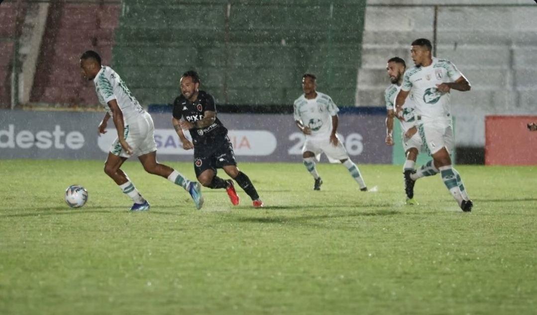 Sousa vence Botafogo-PB sob chuva no Marizão e assume liderança do Grupo A na Copa do Nordeste