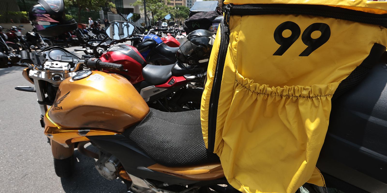 99 lança tecnologia para monitorar segurança de motociclistas parceiros
