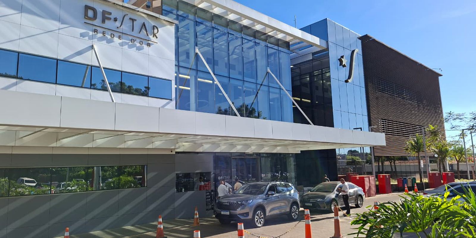 Jair Bolsonaro é hospitalizado em Brasília para cirurgia no ombro