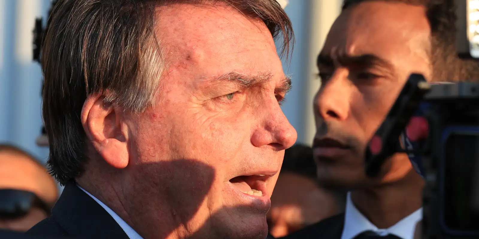 Ex-presidente Bolsonaro recebe alta após cirurgia no ombro