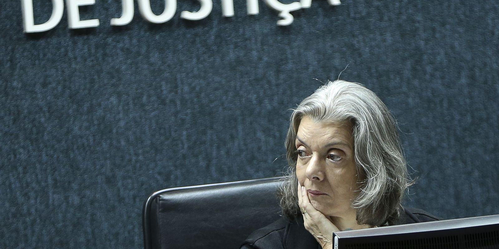 Cármen Lúcia se posiciona contra flexibilização da Lei da Ficha Limpa