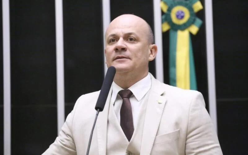 Cb. Gilberto é o único deputado da PB a assinar proposta que amplia carga horária de trabalho para 52h/semanais