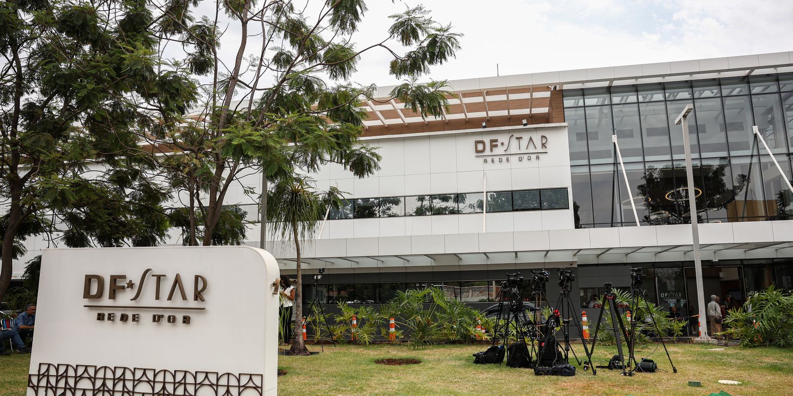 Cirurgia no ombro de Bolsonaro transcorreu sem intercorrências, informa equipe