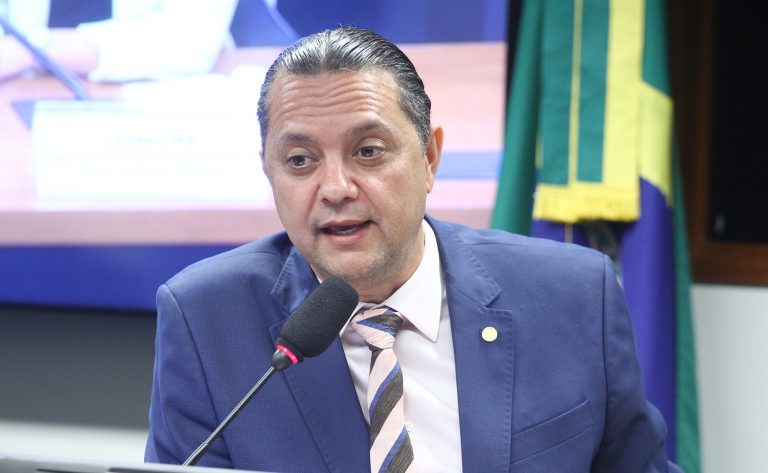 Comissão aprova fita roxa como identificador para pessoas com Alzheimer