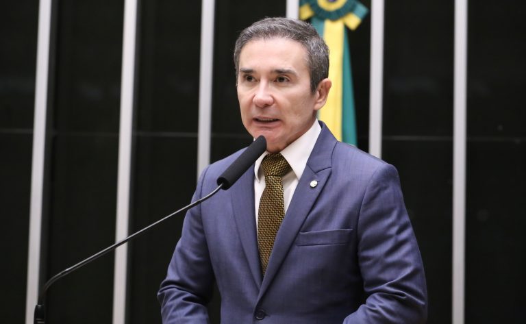 Educação: comissão aprova proibição de salas de aula improvisadas em escolas
