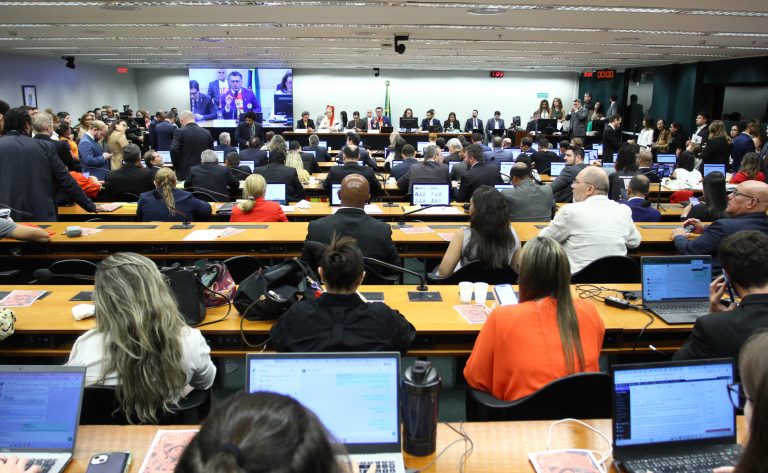 Comissão especial conclui debates sobre a redução da jornada de trabalho após ouvir 4 mil pessoas