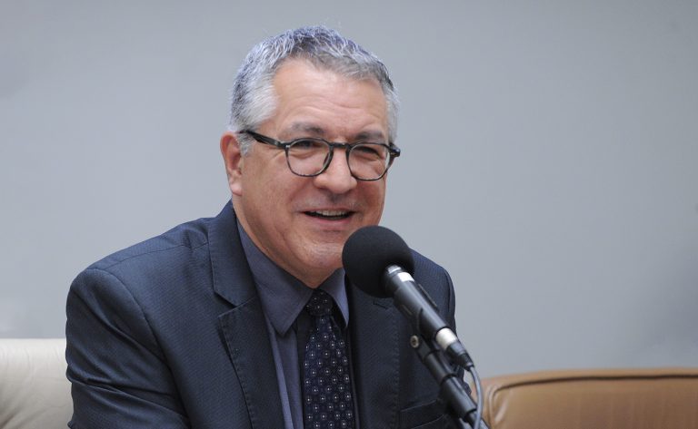 Comissão de Saúde da Câmara convoca Alexandre Padilha para debater diretrizes do Ministério da Saúde